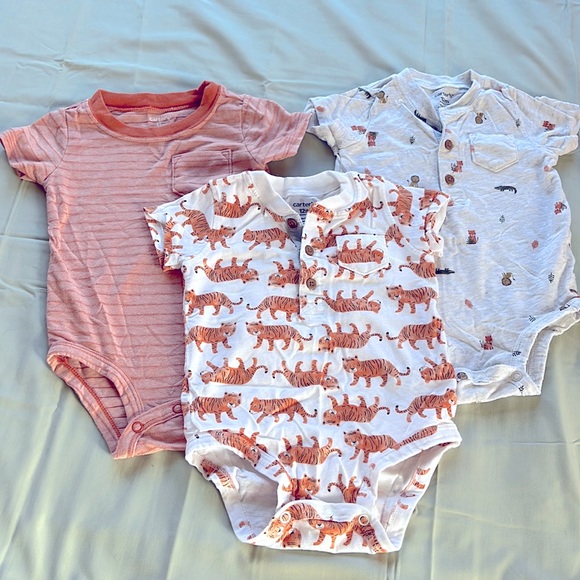 Carter’s 12m Bodysuit Set - Picture 1 of 2